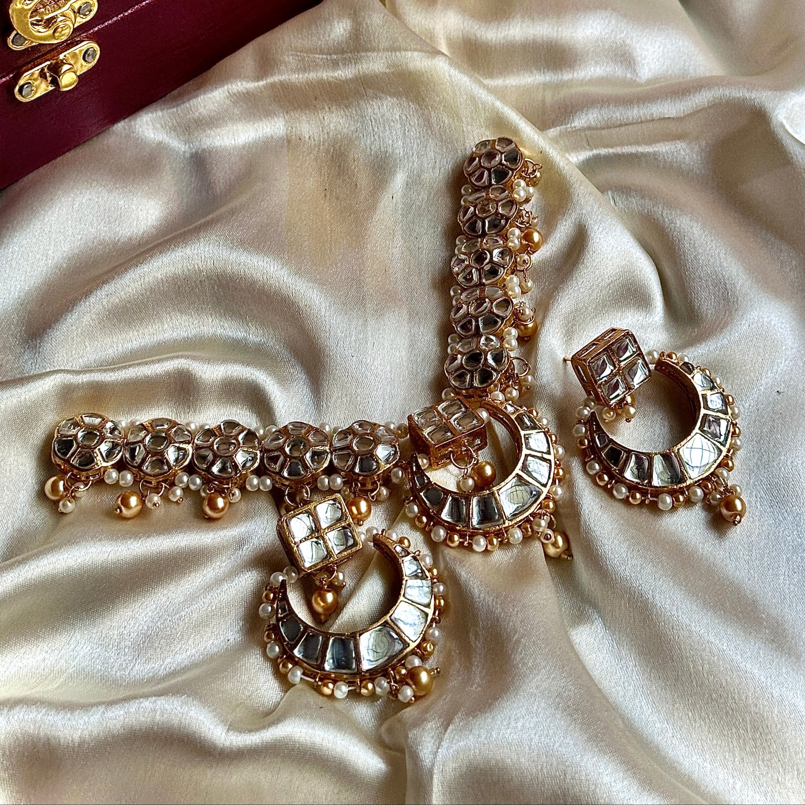 Aaina Kundan Choker Set